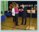 (19/54): Pani Justyna Zabrodzka otrzymuje Nagrod Dyrektora.<br>Zdjcie: Elbieta Rybarczyk